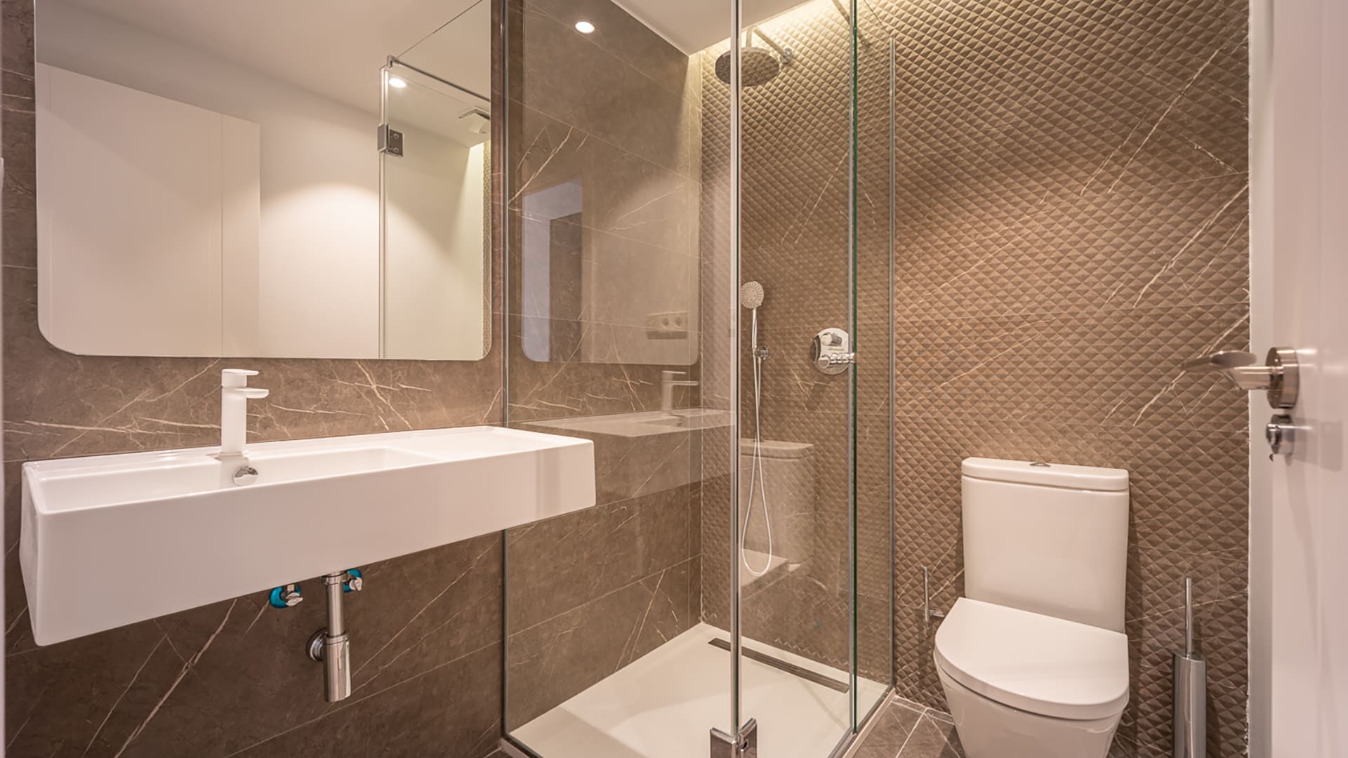 04. master bathroom